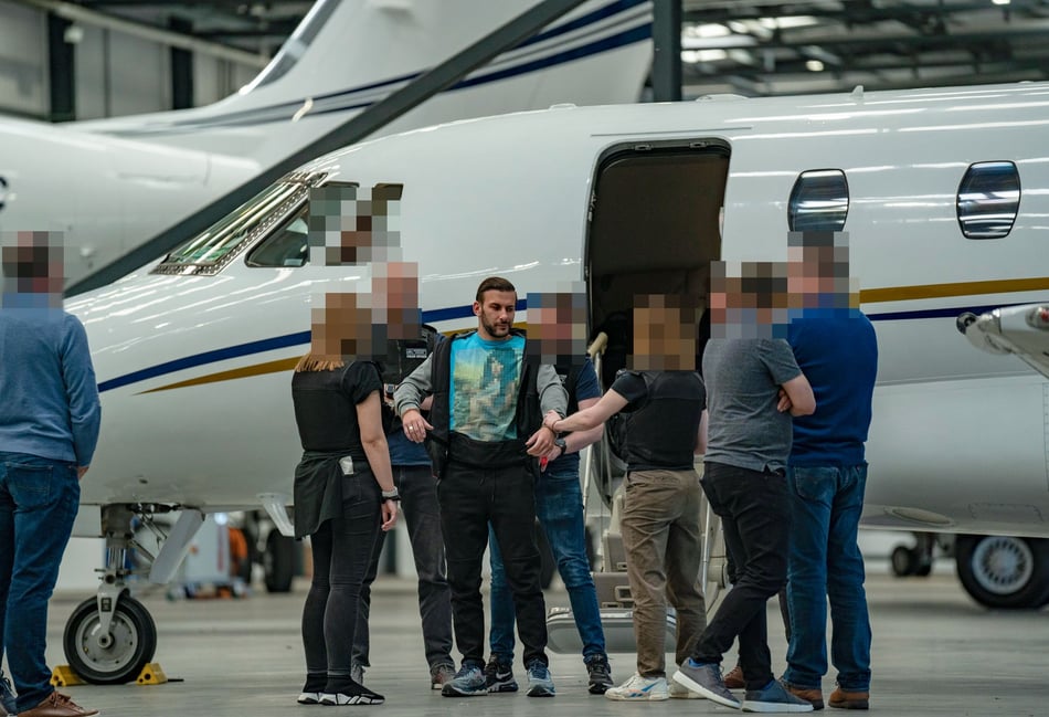 WATCH: The moment when drug baron James Harding was arrested