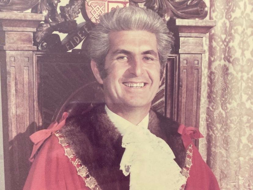 Former mayor of Woking dies