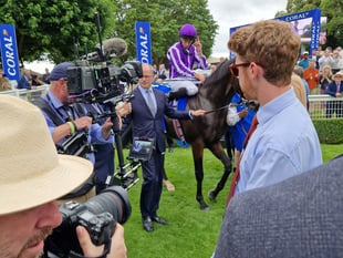 Delacroix triumphs in dramatic finish at Sandown