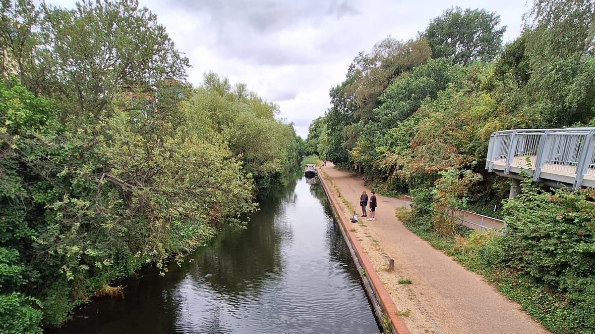 Don't come in, the water's not lovely! Basingstoke Canal bosses issue ...