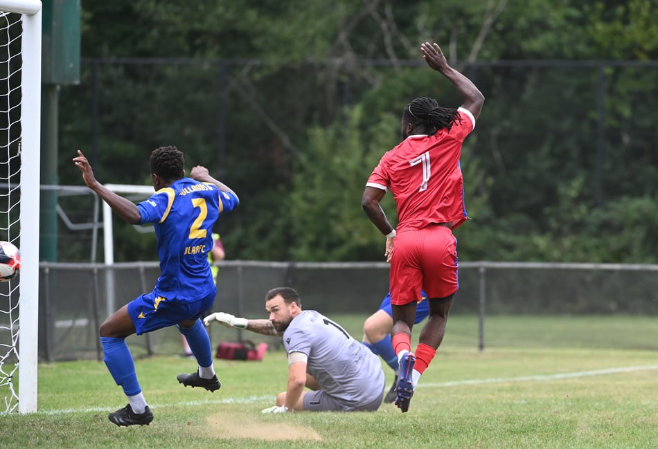Late heartbreak ends Knaphill's FA Vase hopes