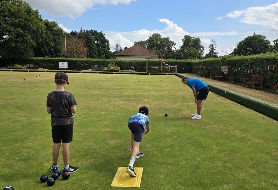 Byfleet Bowls Club launch free summer session for young players