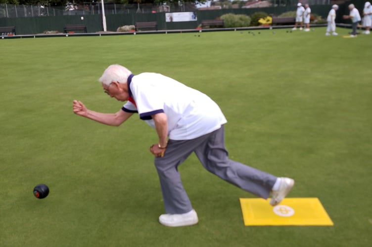 Ron Belcher bowling at East Preston