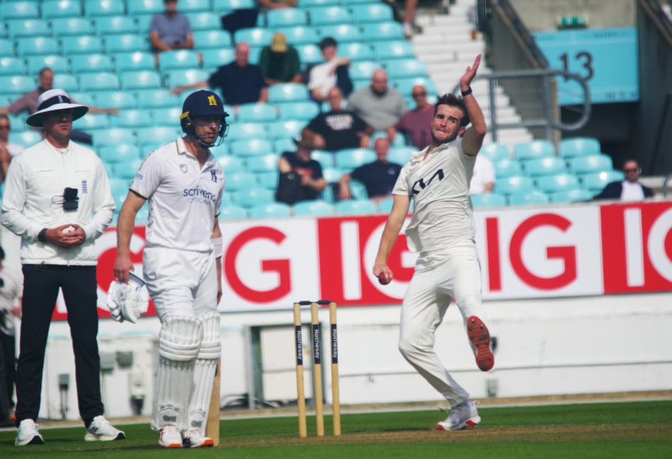 Surrey held to draw as title battle heats up