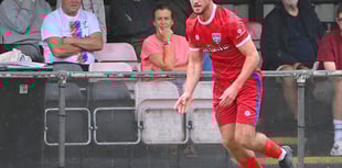 Knaphill produce ruthless display to hit Thatcham for six