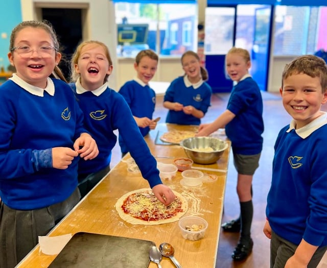 Horsell pupils enjoy a slice of Roman history from pizzeria