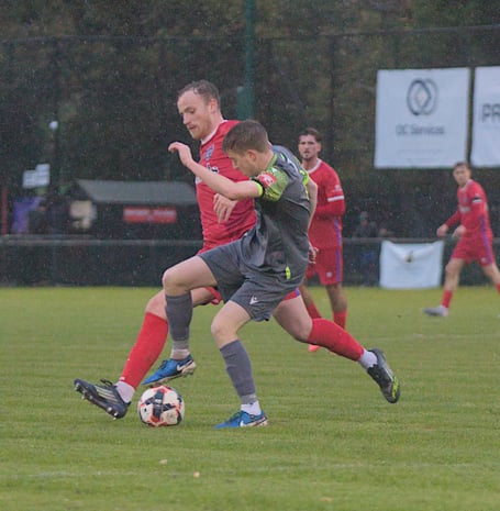 Action from Knaphill's 2-1 defeat against Thatcham Town (Photo: Nicola Mylles)