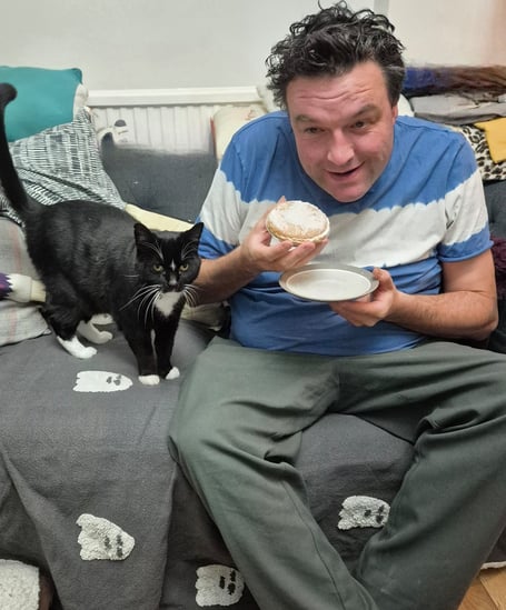 Jon Andrews gets his teeth into mince pies and panto preparations