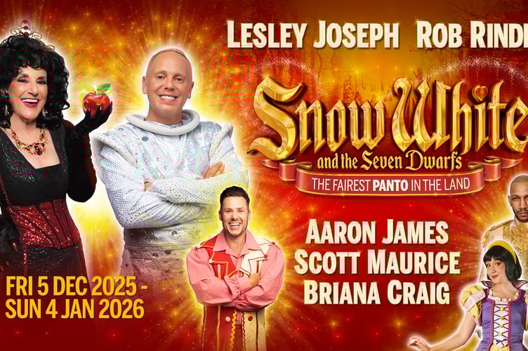 Woking Panto Snow White Lesley Joseph