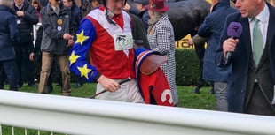 Il Etait Temps wins Tingle Creek Chase at Sandown Park