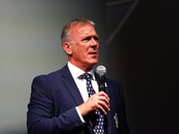 Stewart back in full-time charge to lead Surrey revival