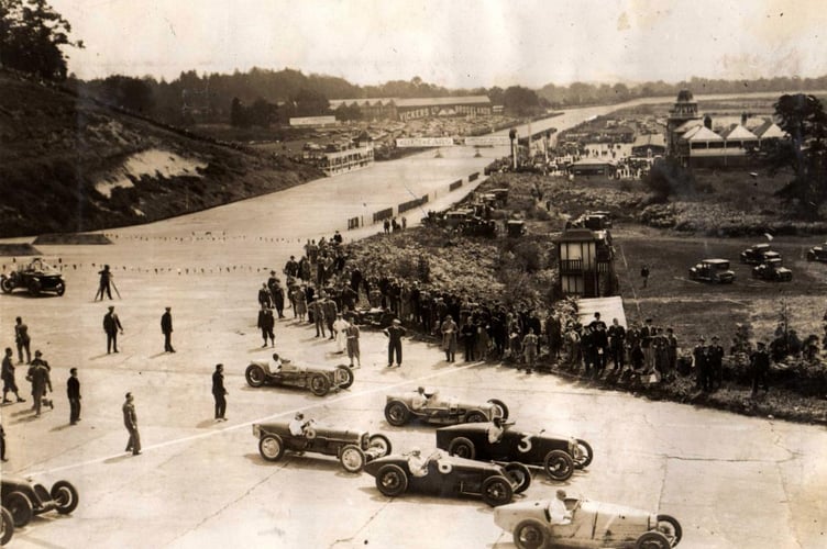 Start of the British First Grand Prix Brooklands 1926. D3704_25