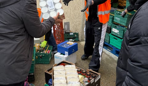 Young Muslim volunteers deliver 1.5 tonnes of food to charity