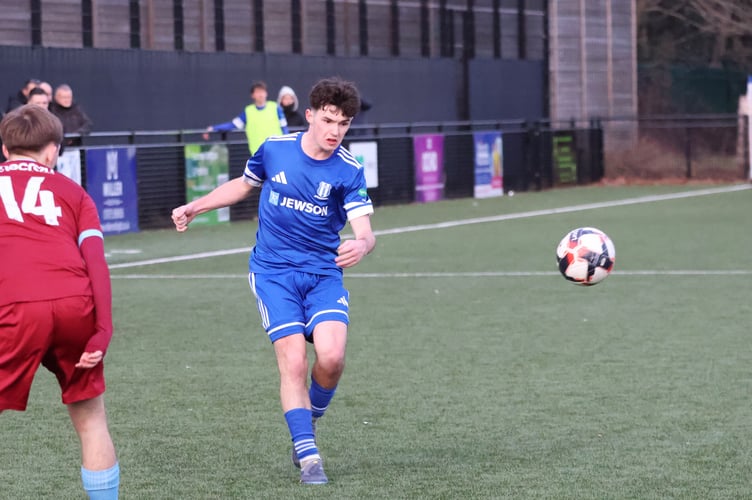 Action from Sheerwater's 3-0 defeat at home to Horley Town (Photo: Dan Eicke)