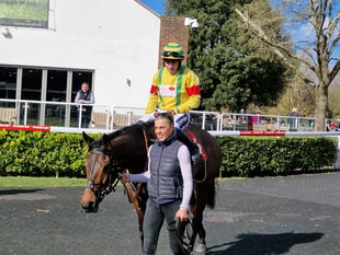 Nicky Henderson set to send strong team to Aintree Grand National