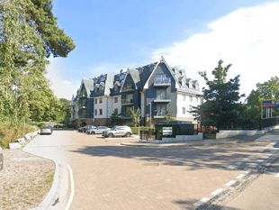 Car damaged and man assaulted by group near appartments