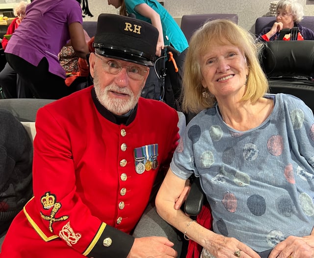 West End girl gets lunchtime treat with Chelsea Pensioners