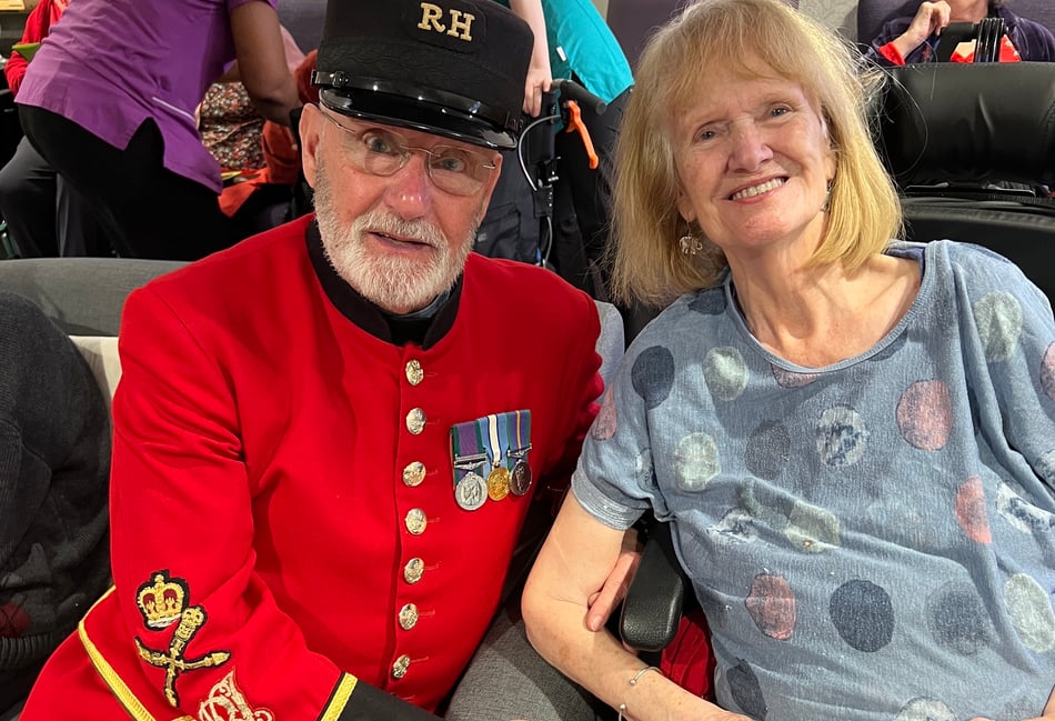 West End girl gets lunchtime treat with Chelsea Pensioners