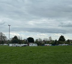 Travellers back in Woking as convoy pitches on Knaphill park