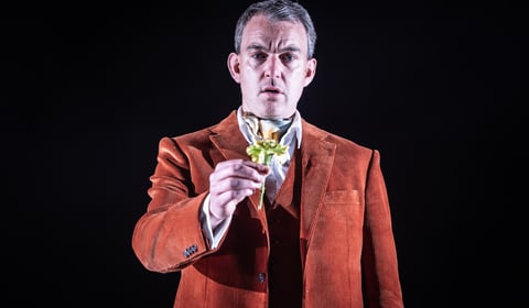 One-man show tells the tragic story of Oscar Wilde