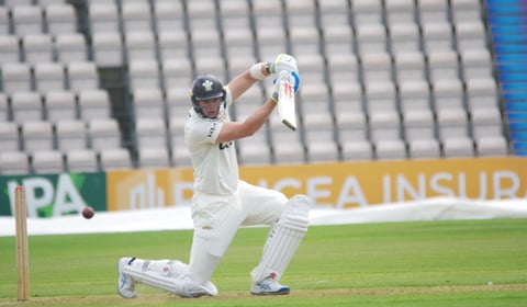 Smith and Lawrence save Surrey from defeat