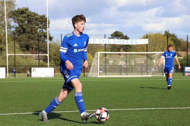 Action from Sheerwater's 3-0 win against Balham (Photo: Dan Eicke)