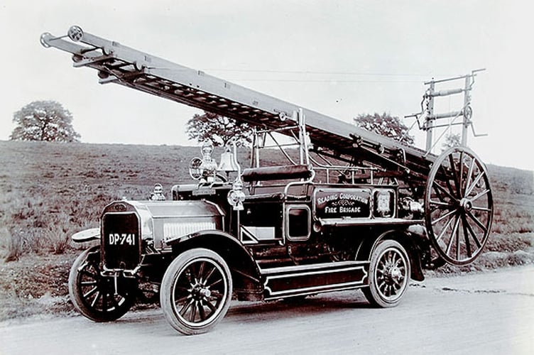 A Dennis fire engine c.1910 (Surrey History Centre) 