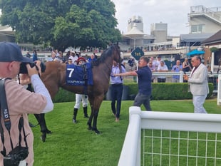 Sandown Park stages evening meeting in front of nearly 5,000 crowd