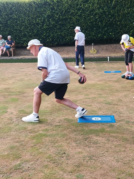 Bill Wormald in action against Knaphill