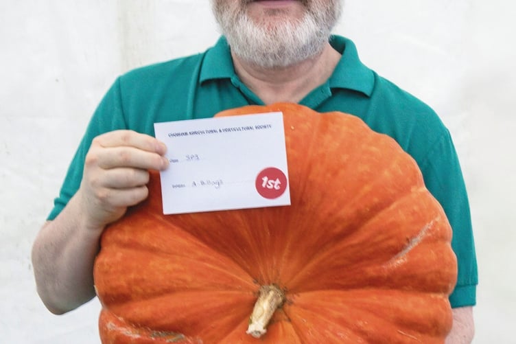 Darse Billings with the prize-winning heaviest pumpkin that he grew with his wife Alexandra