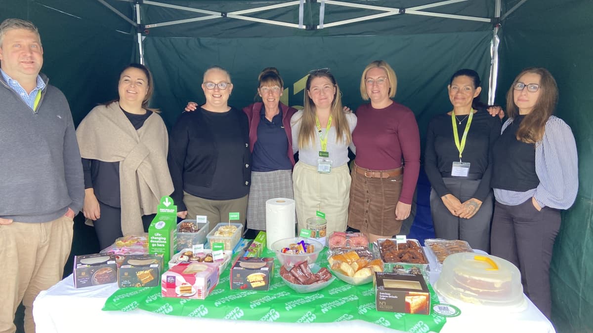 Cake Rasing Lansbury fundraiser proves piece of cake | wokingnewsandmail.co.uk